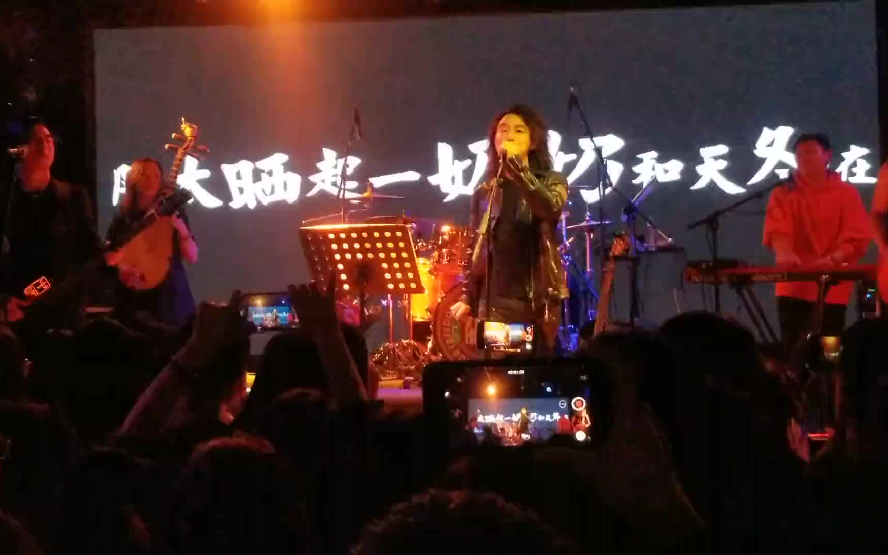 [图]赵照-在冬天和奶奶一起晒太阳（2019观照巡演郑州7Live House站）