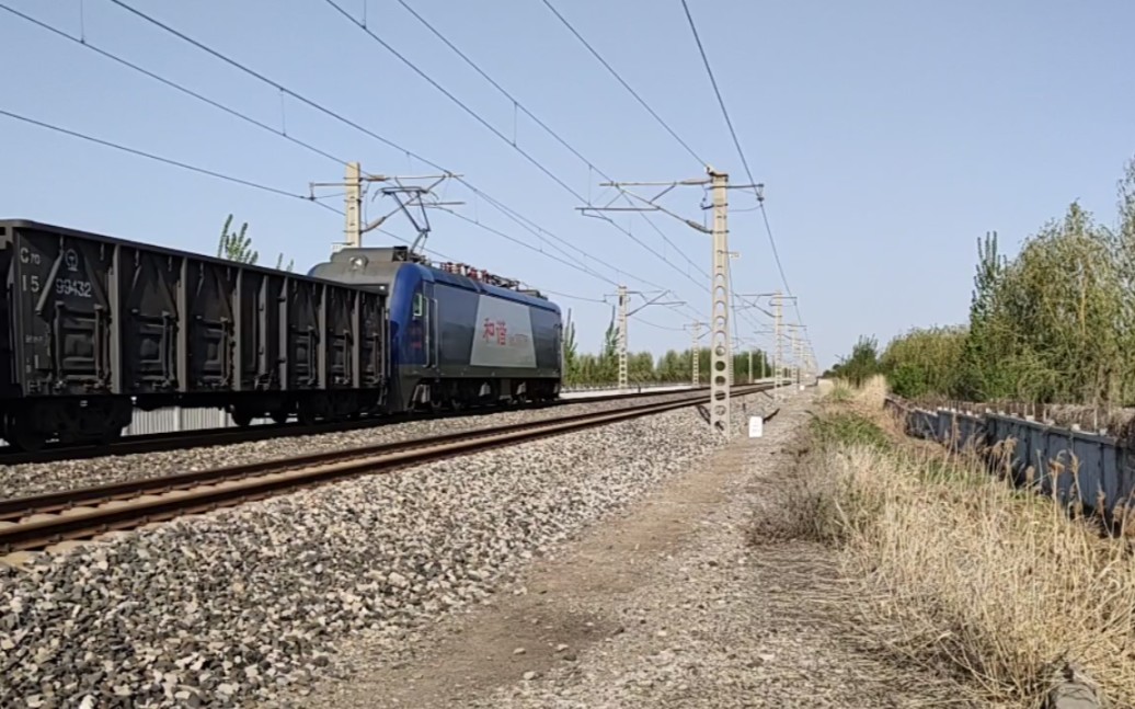 济局西段和谐hxd3牵引货车敞车大列胶济线下行通过