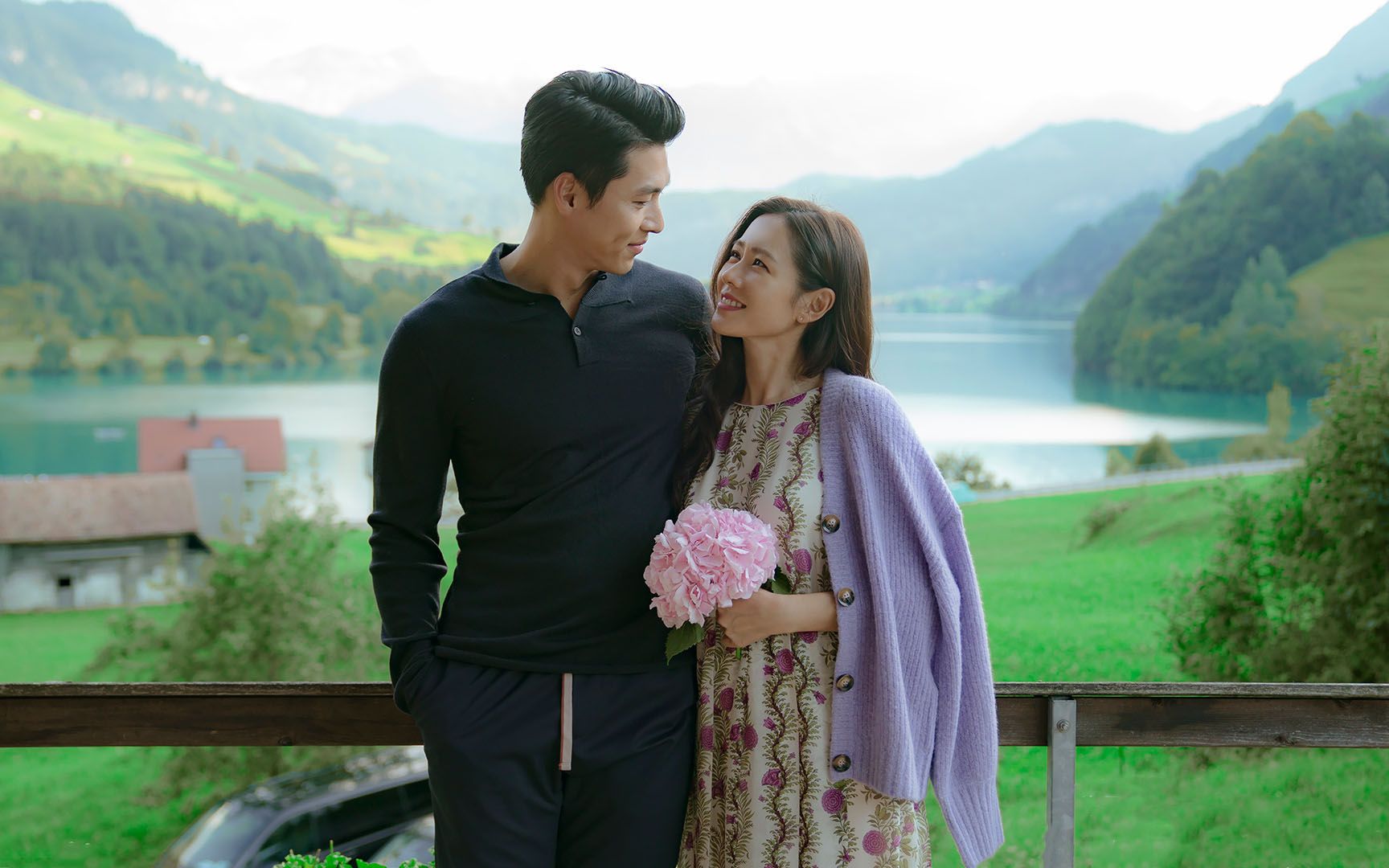 爱的迫降03 男女主角当众秀恩爱,引全村妇女羡慕嫉妒