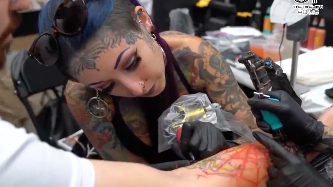 国外著名纹身师:女纹身师太好看了#杰艺纹身器材##纹身师日常##纹身