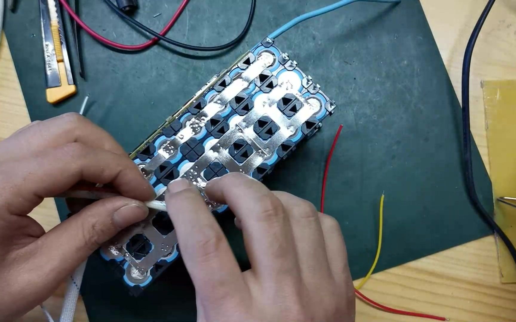 用18650锂电池组装12伏锂电池组!自己动手丰衣足食