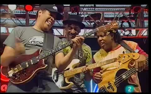 [图]贝斯界三大天王同台合演！一秒也不准错过！SMV -- Stanley Clarke & Marcus Miller & Victor Wooten