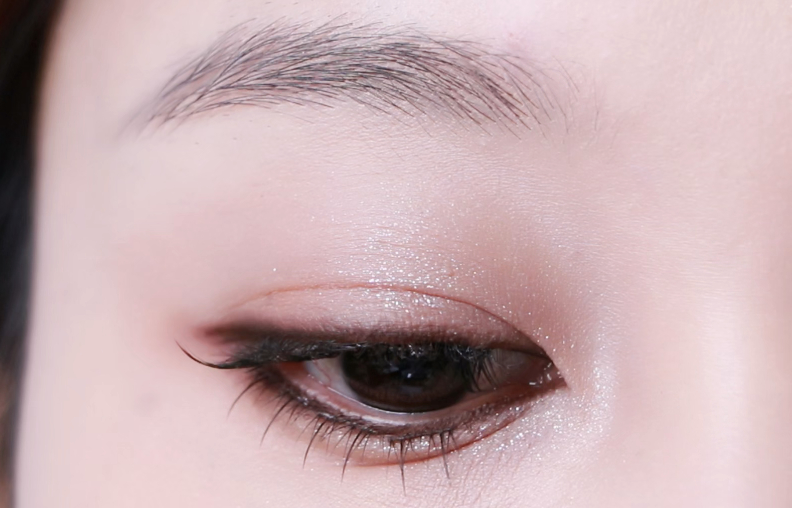 大地色全包眼线碎钻眼妆