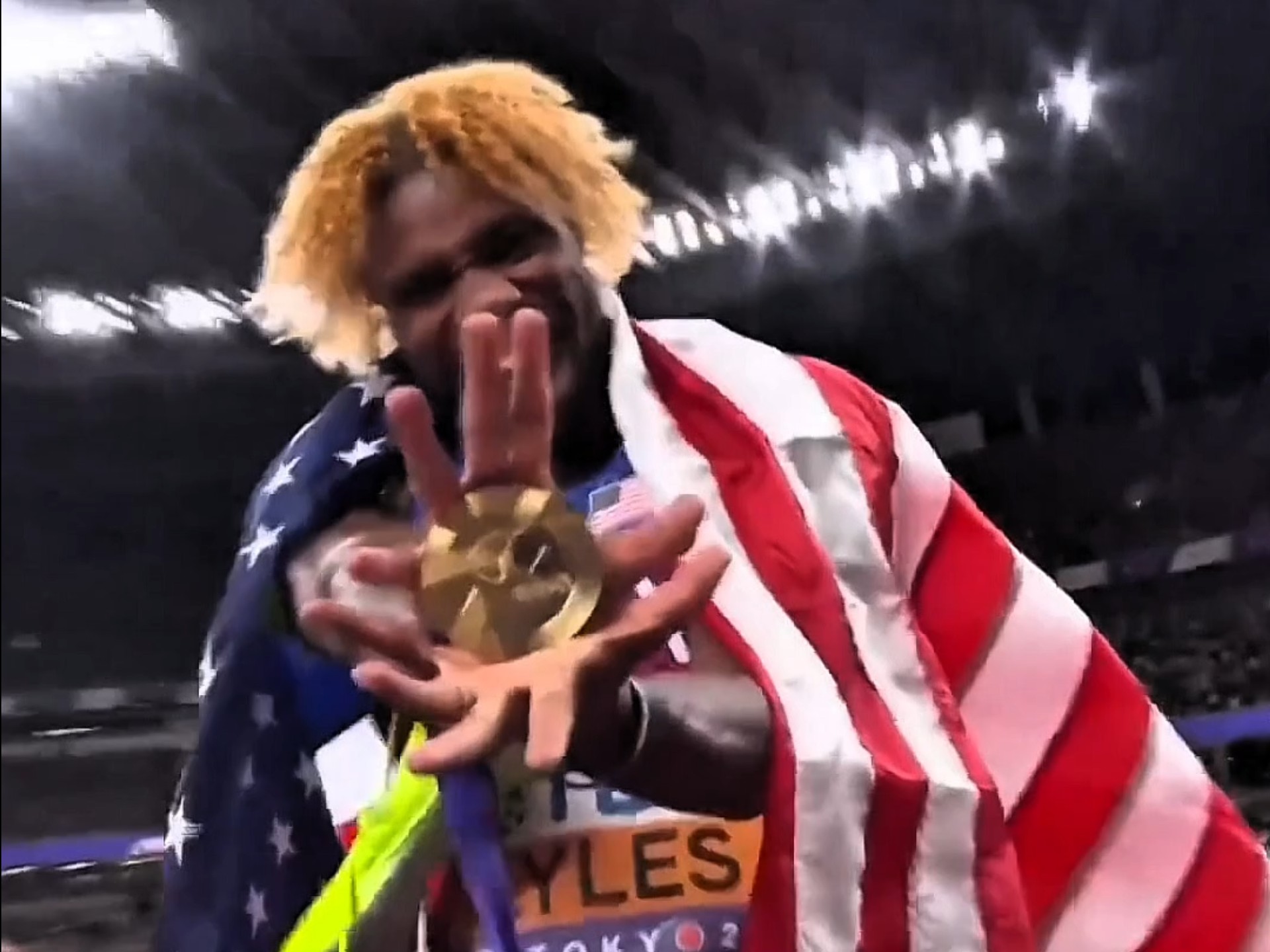 莱尔斯跑出19.52拿下东京世锦赛男子200米金牌!
