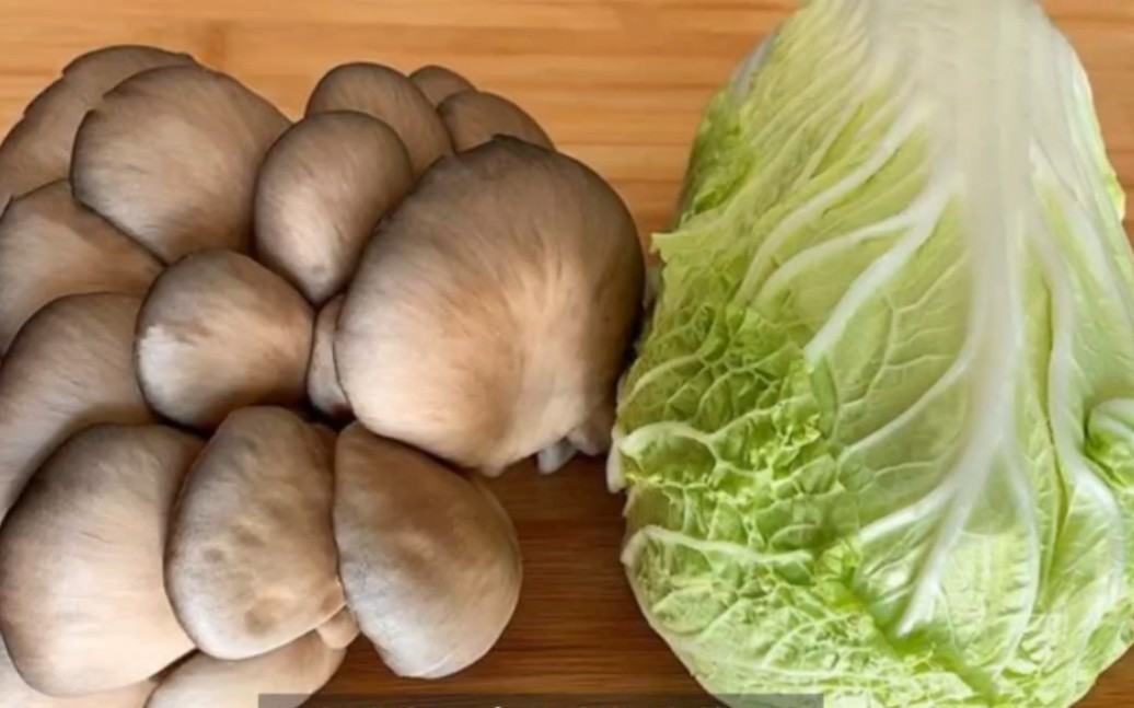 用平菇白菜这样做,鲜嫩,香辣好吃,超过瘾!