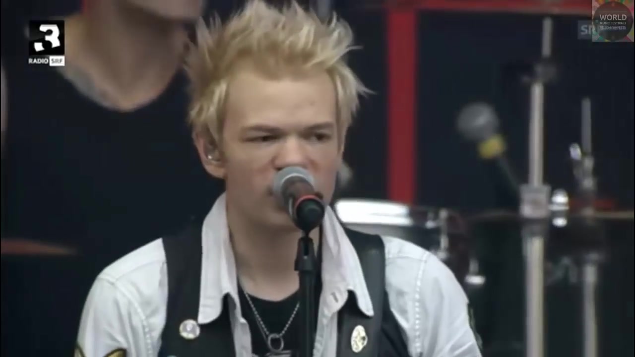 [图]Sum 41 - Pieces Live (2016)