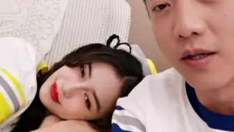 郑恺逗刚睡醒的Baby
