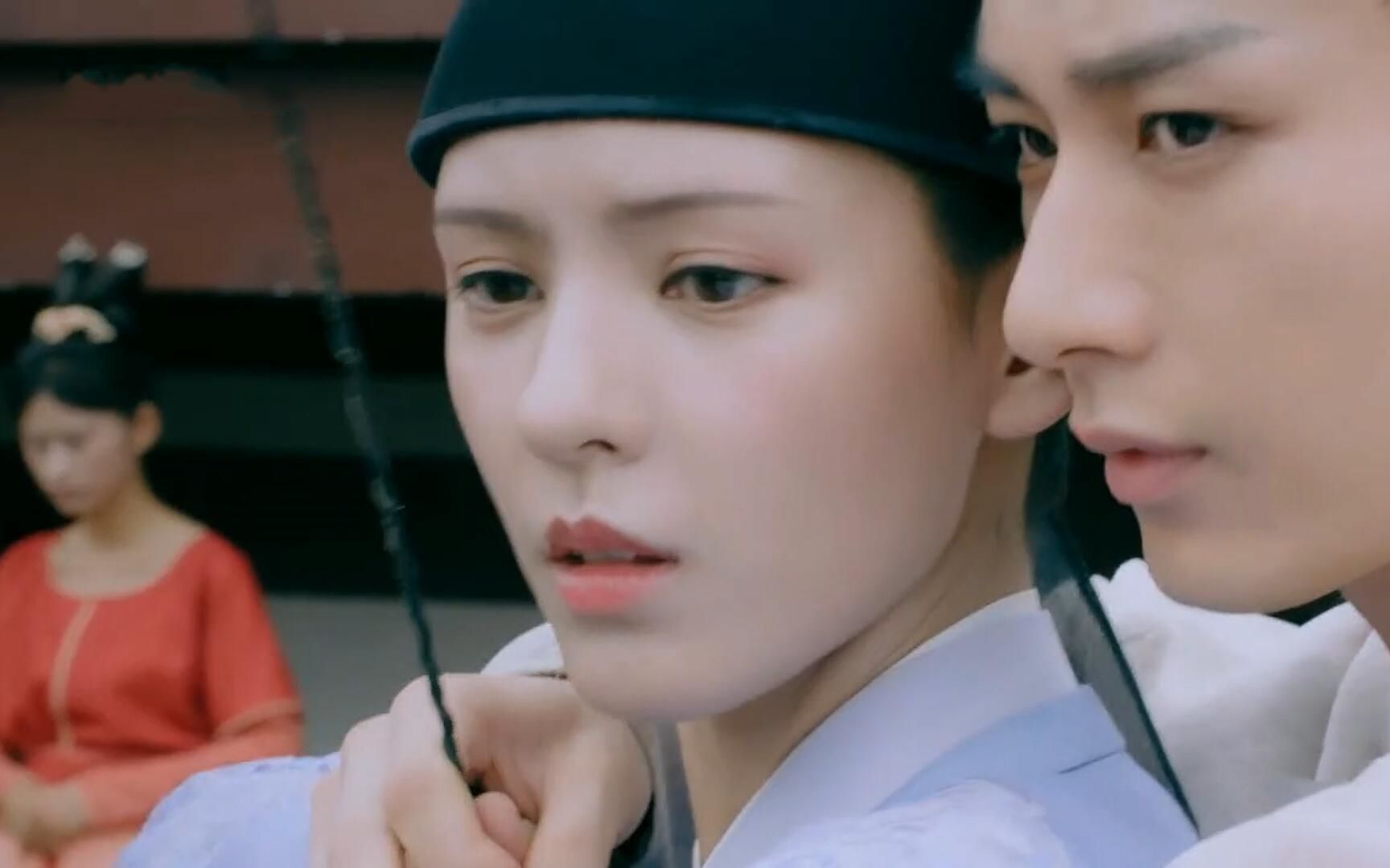 与君歌:程若鱼练习射箭,李炎手把手指点,要不要这么会撩呀_哔哩哔哩