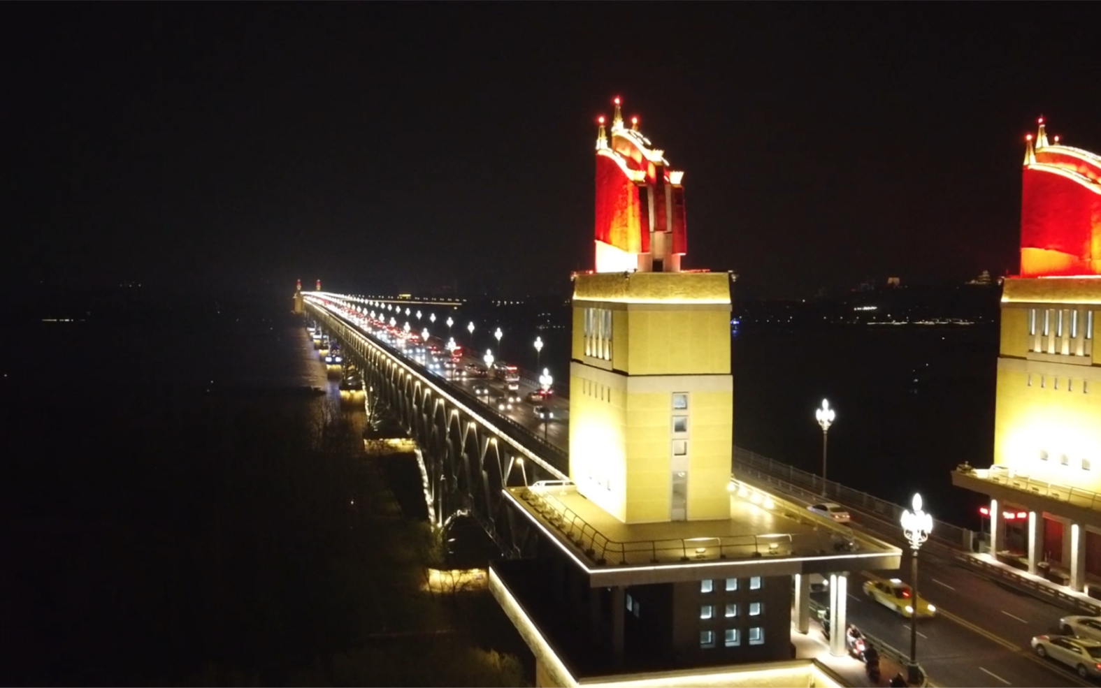 夜色中的南京长江大桥