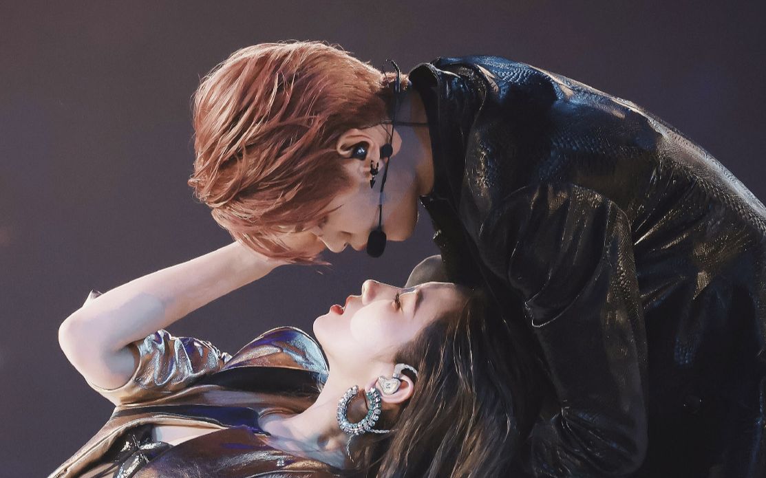 孟美岐x黄明昊 bloodmoon 细节reaction_哔哩哔哩_bilibili