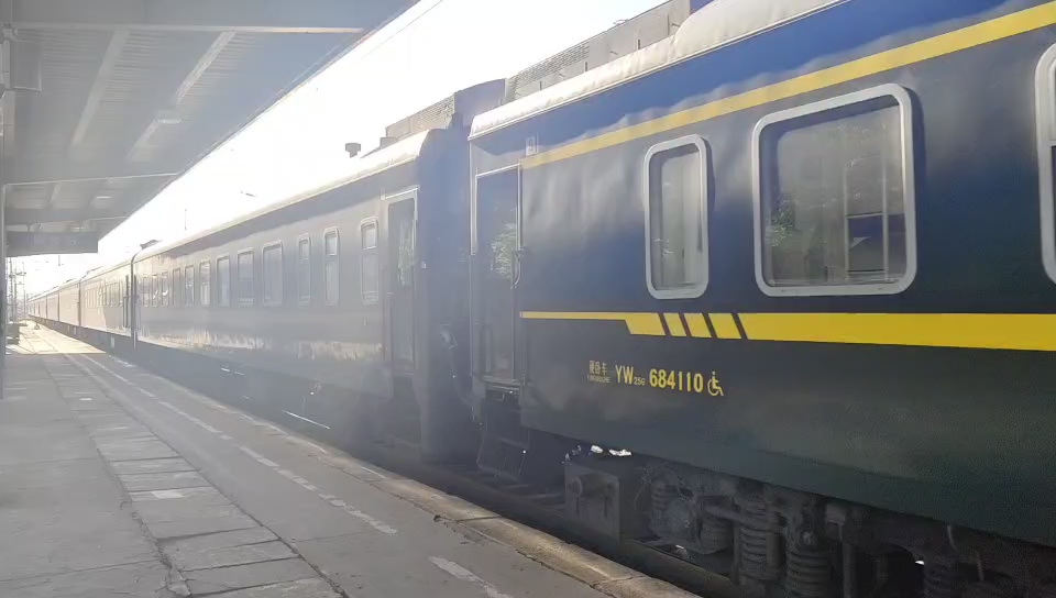 2023年7月4日,k292次(成都西→昆山),本务西局西段ss7d-0048,偃师站1