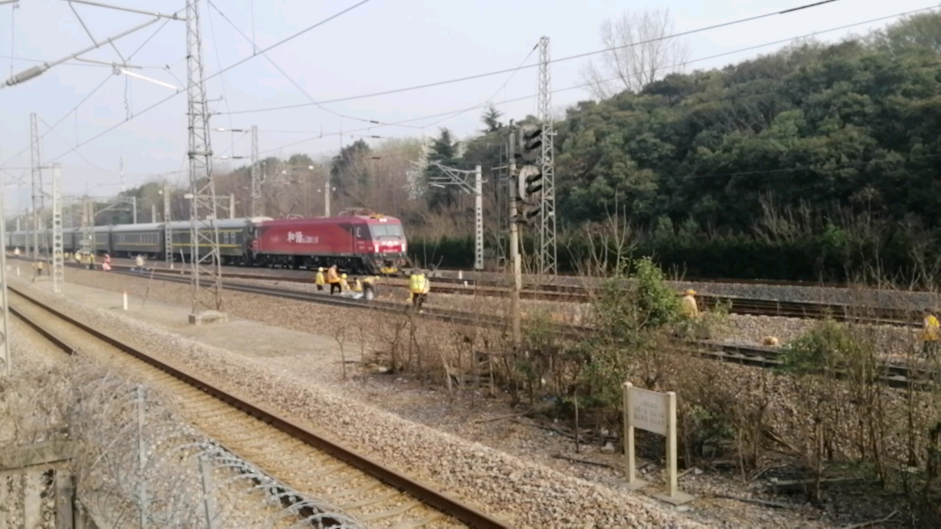 电客k2186林场站两道通过