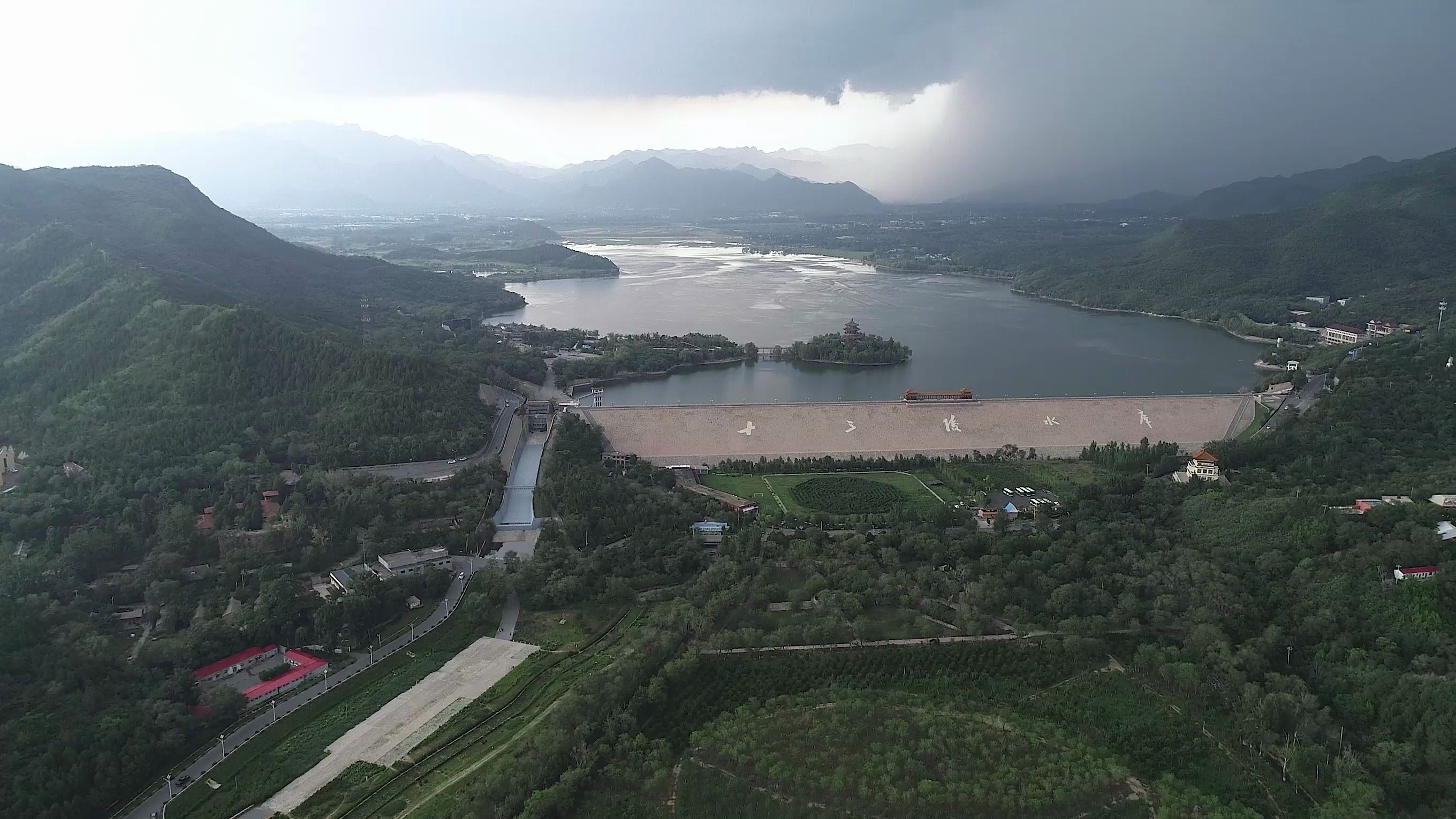 航拍北京十三陵水库