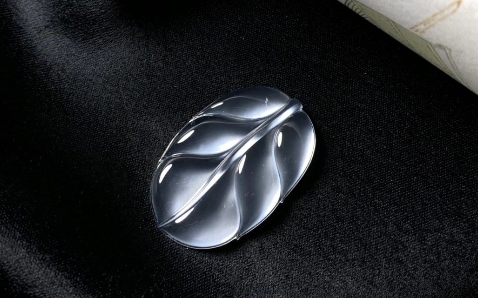 【翡翠】翡翠玻璃种叶子,超高质量,仿佛遇水即化一般.