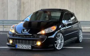 Télécharger la video: 标致 207 // Peugeot 207 RC