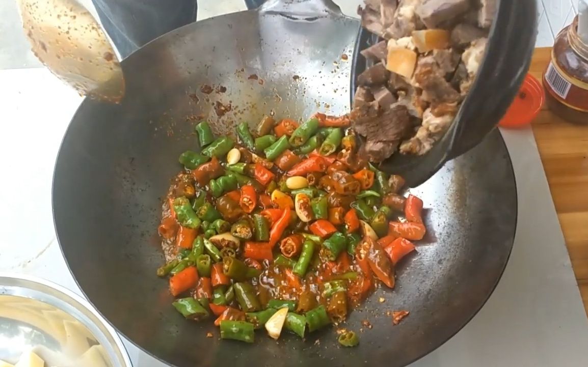 农家的牛肉干锅这样做,色香味俱全,开胃下饭真板扎哔哩哔哩bilibili