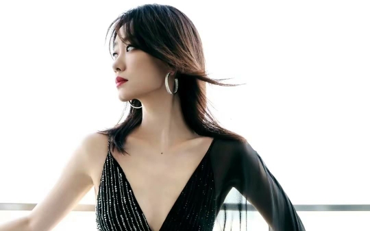 张小斐深v秀,魅力无限!