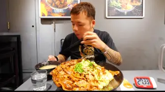 Download Video: 【大食い】台湾で挑む超巨大な焼肉丼【大胃王】