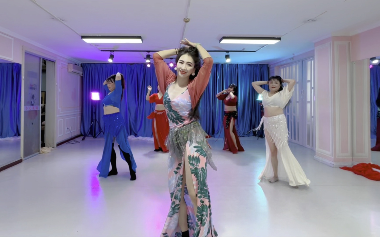 好看的开场舞,华尔兹的旋律有没有带你进入美好的回忆?