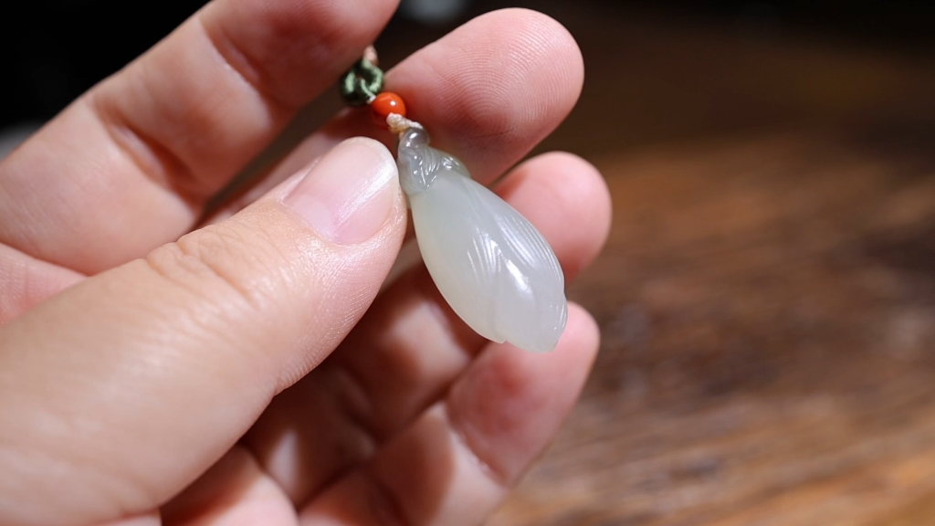 和田玉玉兰花吊坠