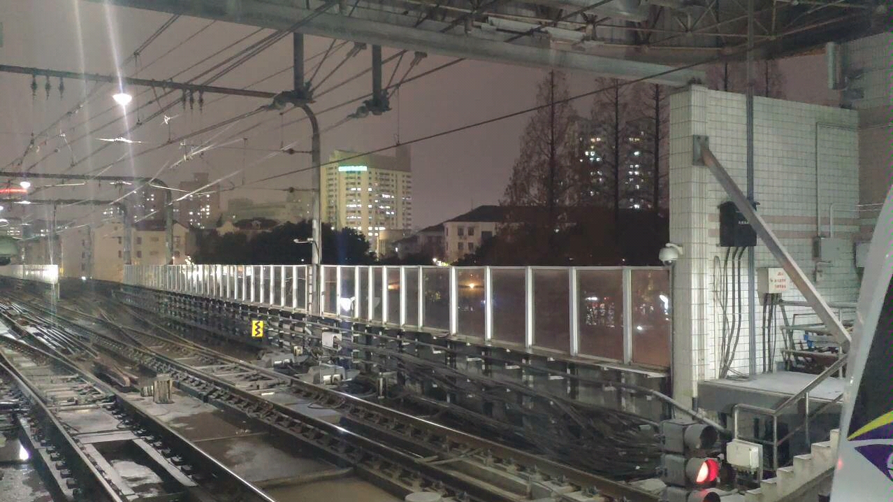 随手拍上海地铁34号线虹桥路站双包公