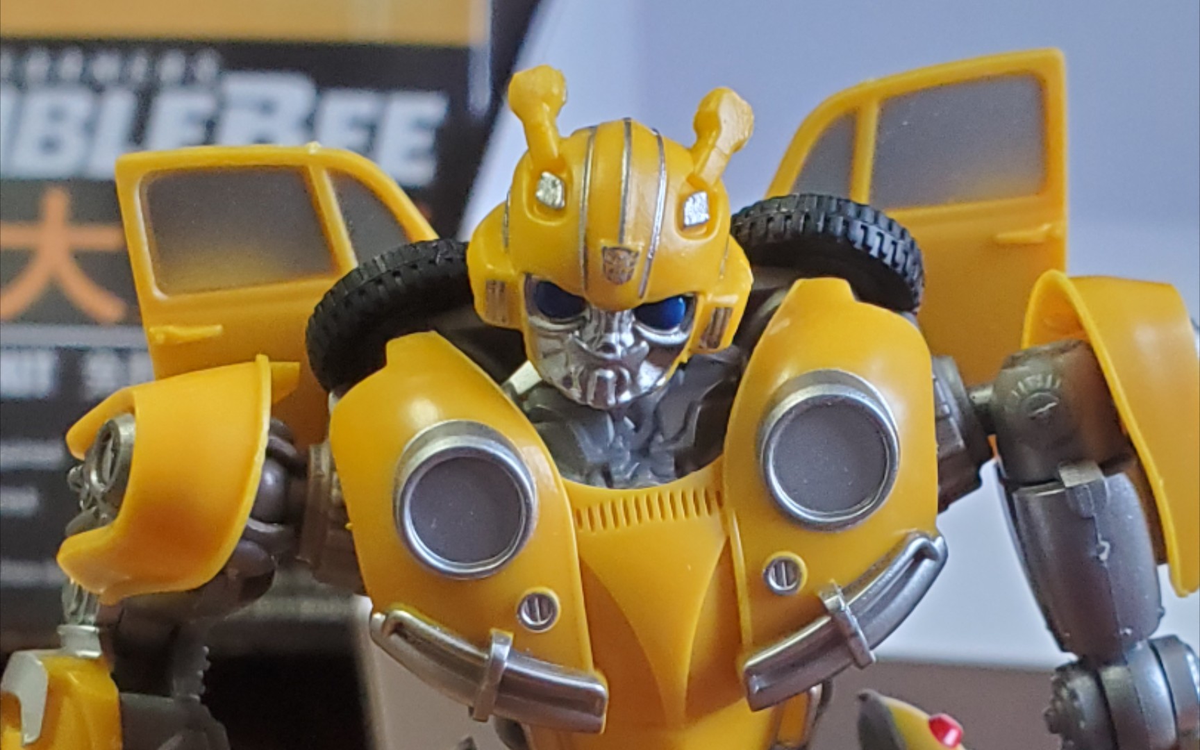 小号手大黄蜂组合后展示(含剩余部件)