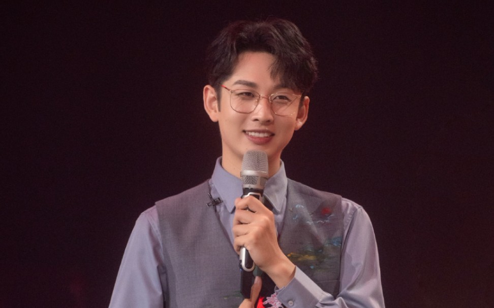 【齐思钧】第九期主持精彩小片段 帅气的西装马甲上线_哔哩哔哩_bili