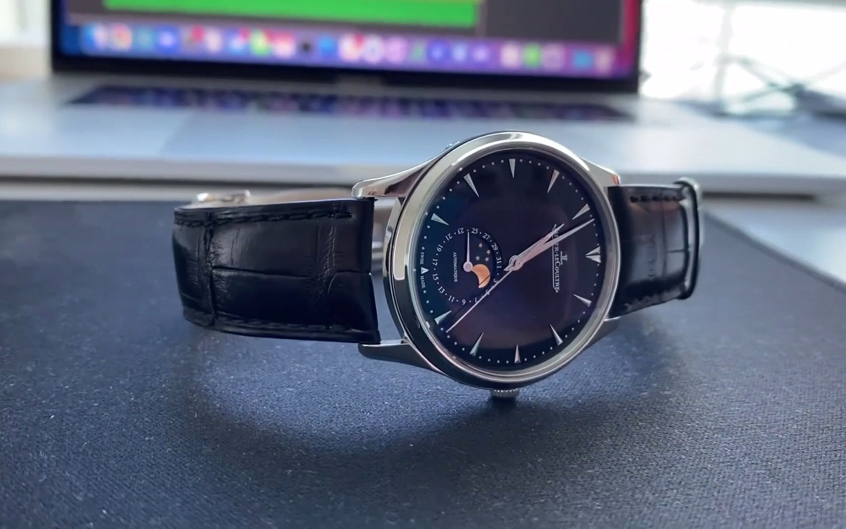 积家月相大师黑色沉稳正装腕表