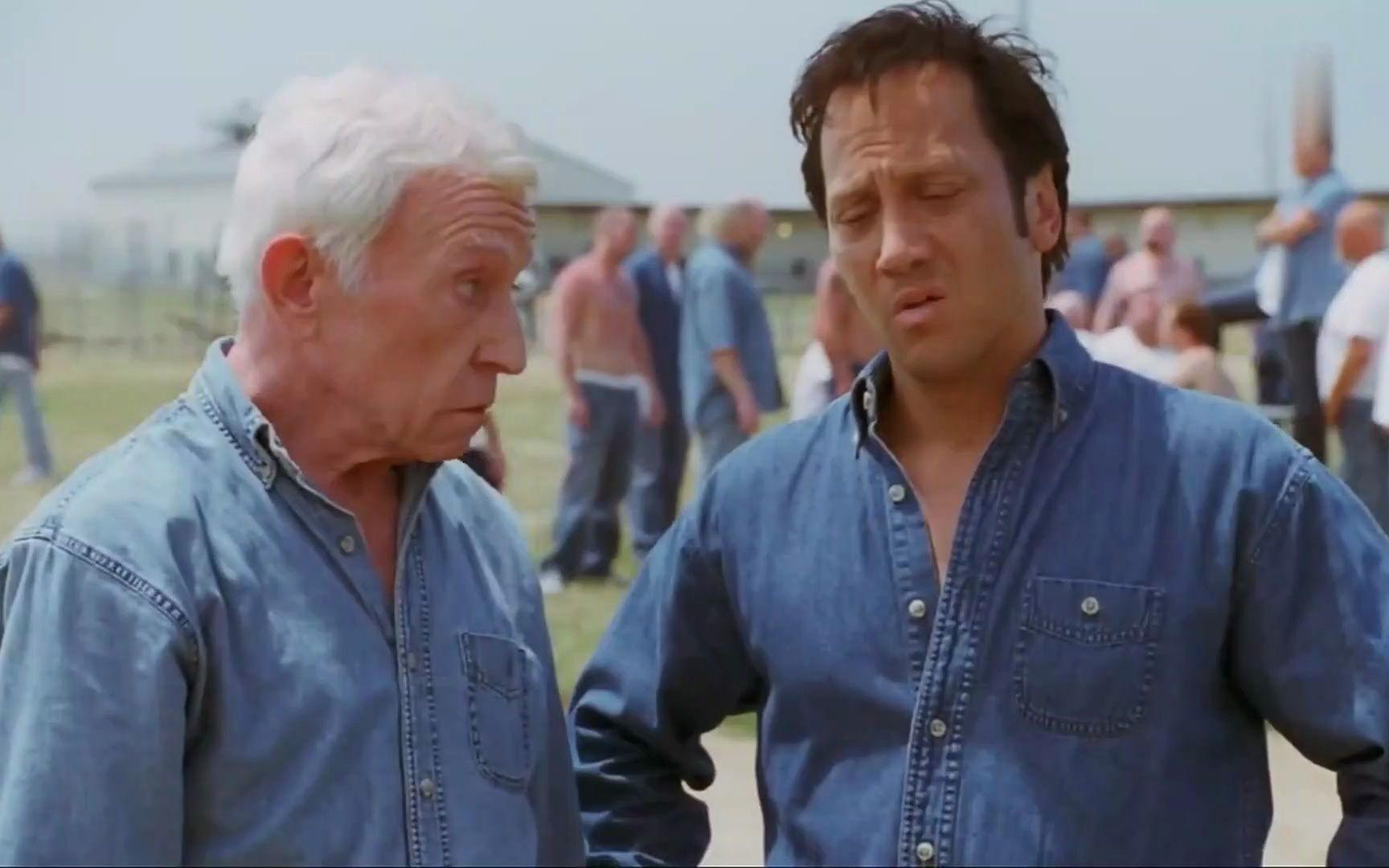 《狱中豪杰》犯人斗殴,隔着屏幕都觉得手指头疼