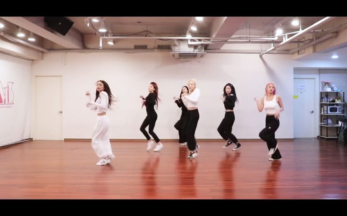 [图]MOMOLAND_Wrap_Me_In_Plastic+BBoom_BBoom_练习室版_韩国女团