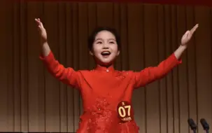 Video herunterladen: 【音乐家吴碧霞女儿小春天】演唱歌曲《向未来飞驰》 小春天长大了！