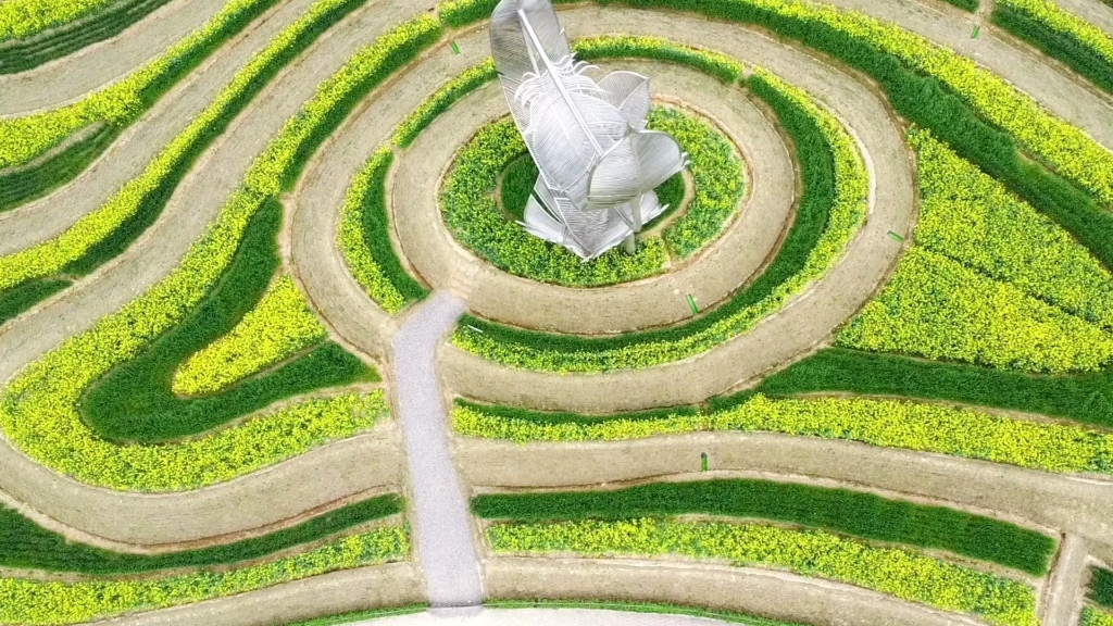 我们义乌廿三里街道的标志性建筑"鸡毛飞上天".