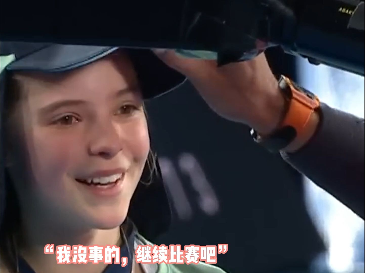 优质偶像!纳达尔不慎击中女球童,随后的暖心举动赢得全场掌声