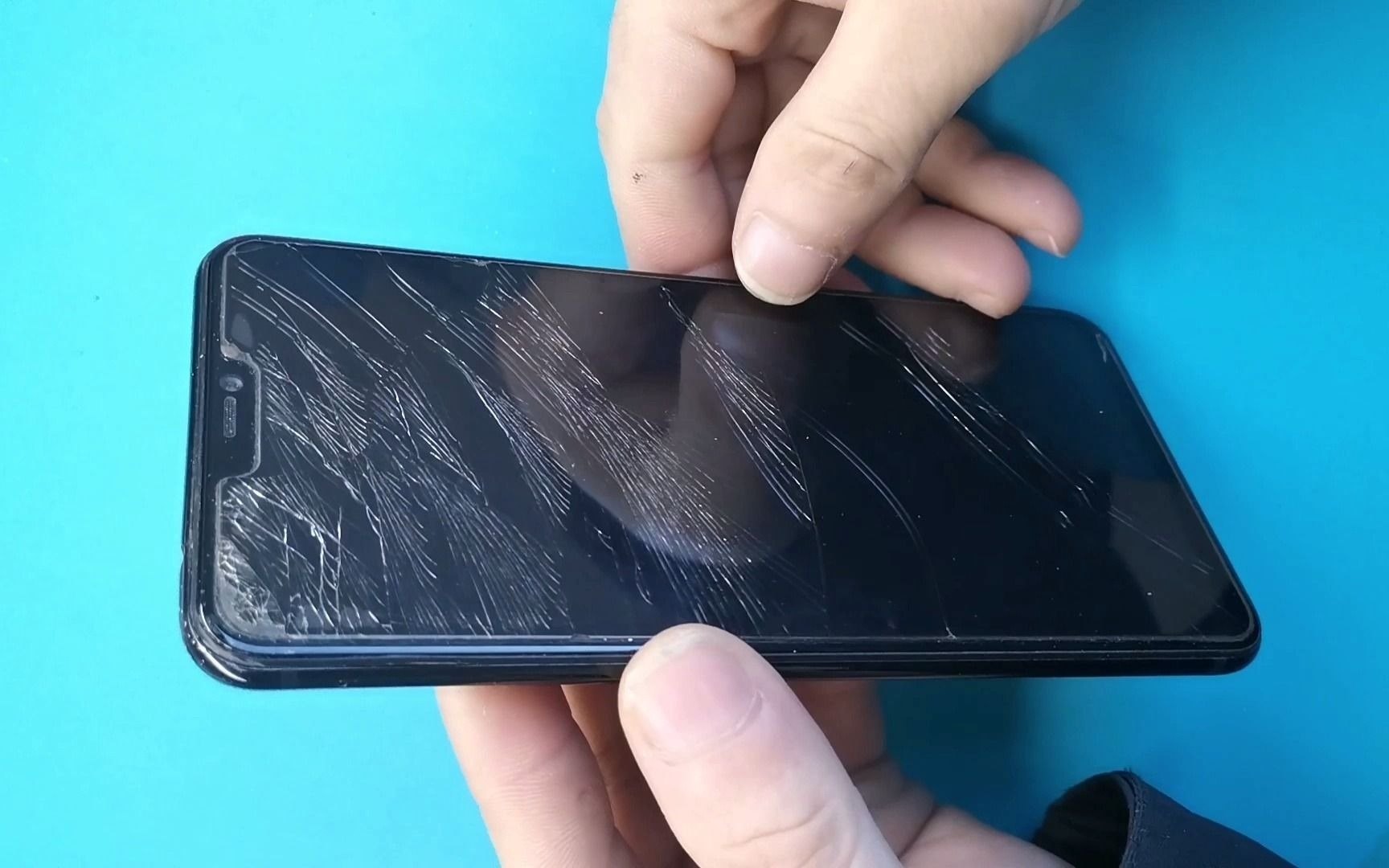 vivo x21i摔得粉碎,拆机维修屏幕后盖:指南舟手机维修培训中心_哔哩