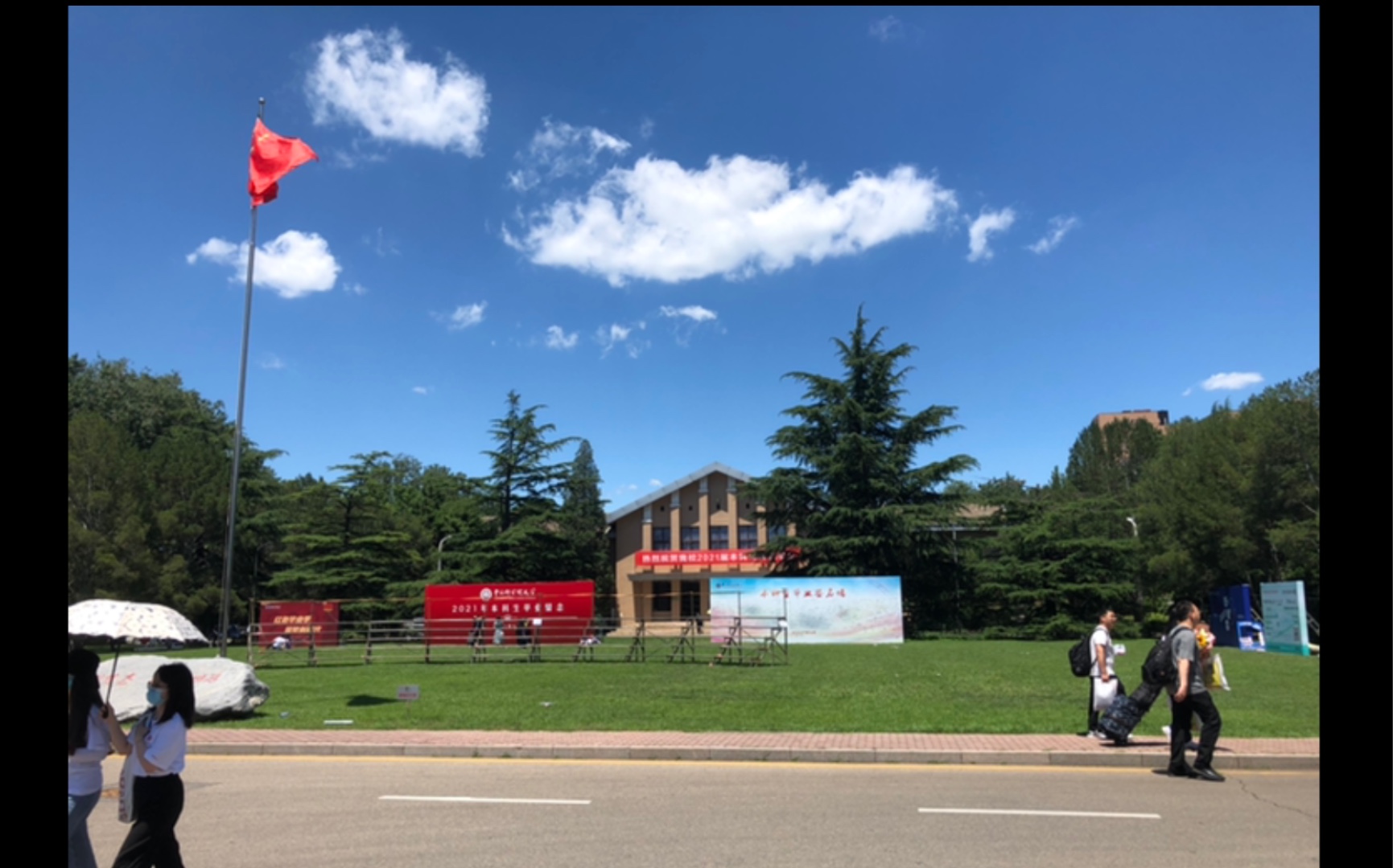 毕业典礼那天的中国科学院大学玉泉路校区