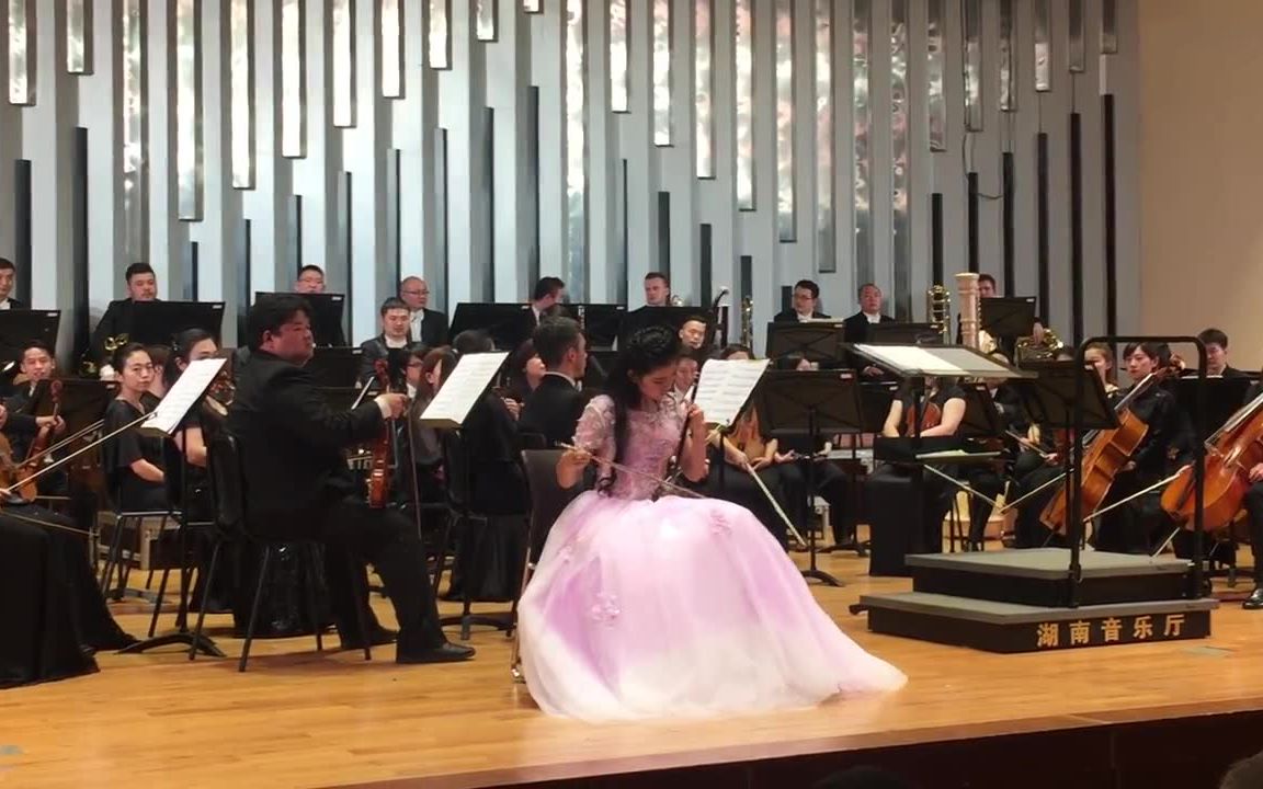 陈依妙二胡演奏《野蜂飞舞》,13岁就有超快手速,实属厉害