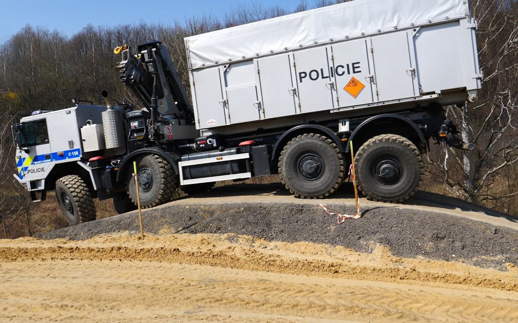 太拖拉(tatra)8x8警用卡车