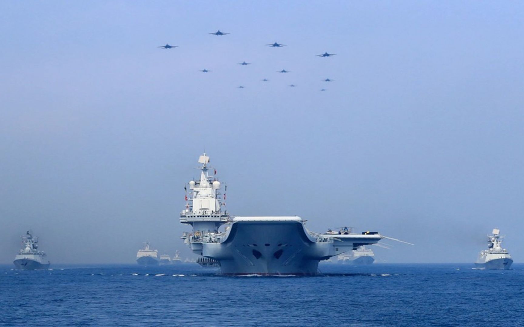 中国海军开启双航母时代,配合南海8座人工岛,共御来犯之敌