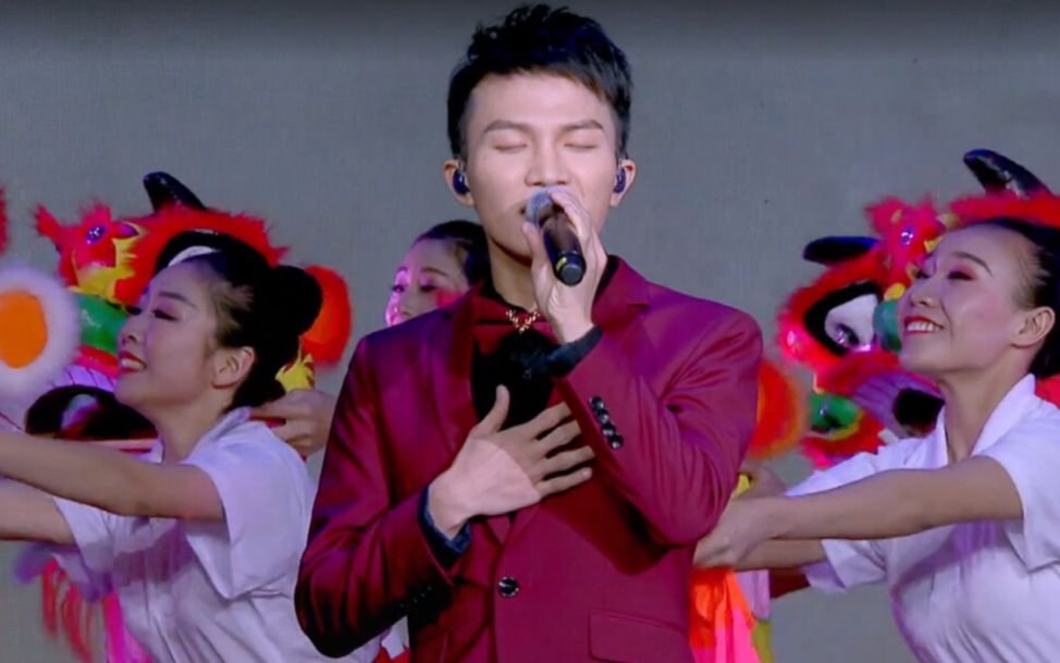 【周深】中国城市春晚 2018 《小小》_哔哩哔哩_bilibili