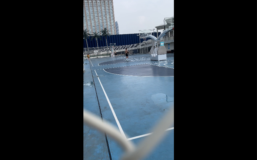 路过武汉网红天街篮球场