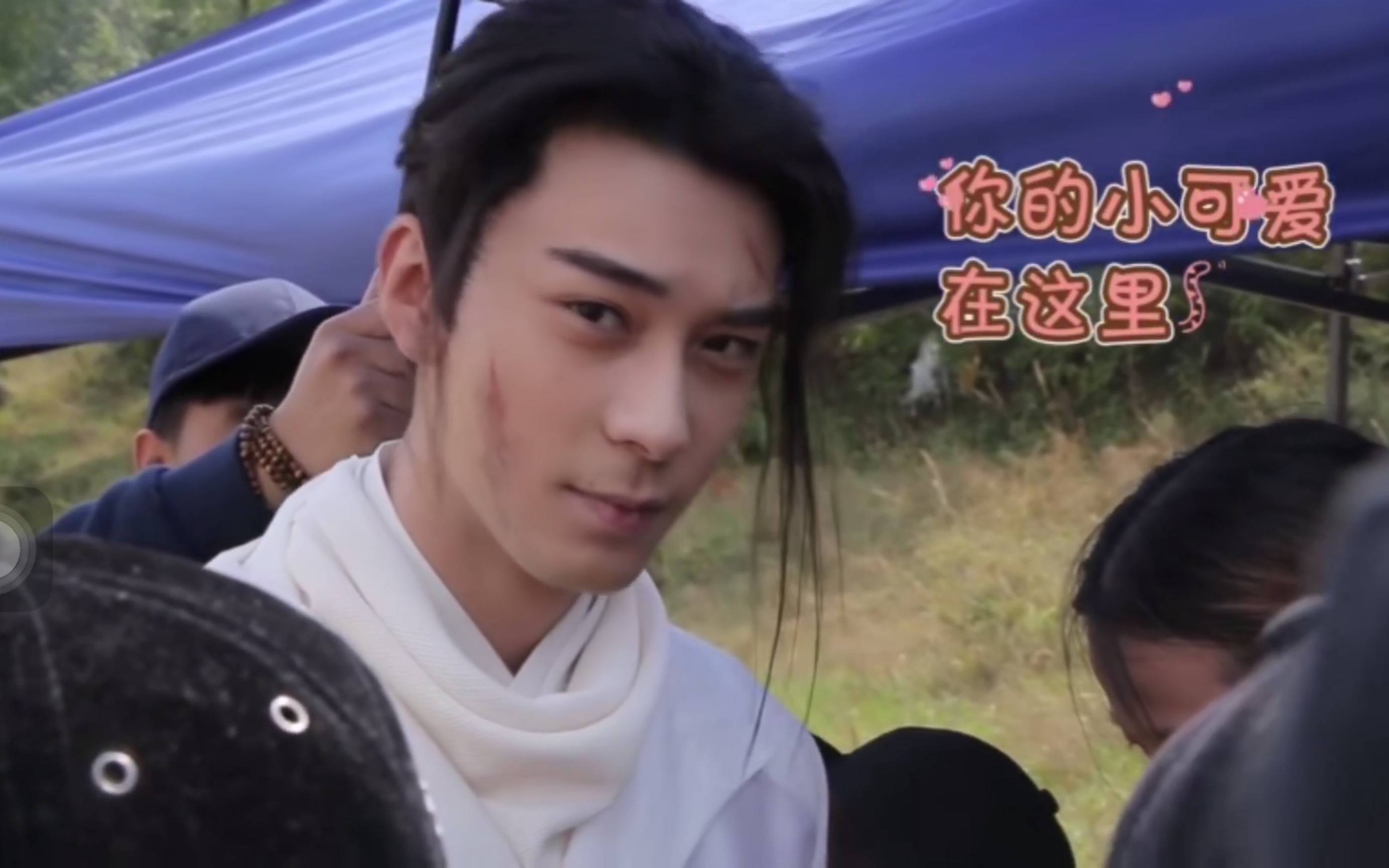 东宫花絮李承鄞小可爱已上线了呀秒变压腿小天鹅