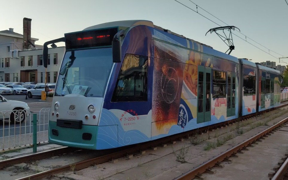 快门一按,线路中断(误)大连202路有轨电车2250车打站和平广场,但礼让