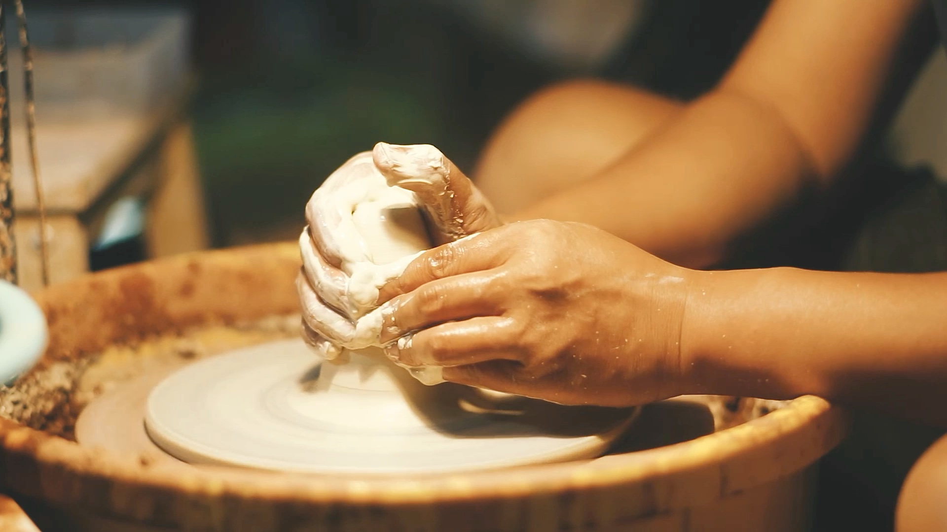 胖手拉坯之中白泥技法