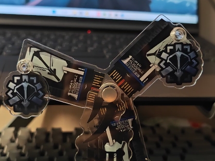 一款更适合蓝毒组的幽默立牌)