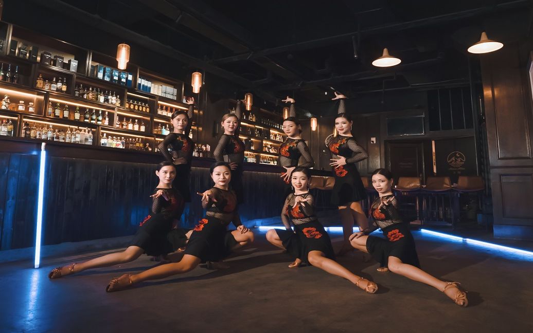 周慧敏《自作多情》,怀旧港风拉丁舞【单色舞蹈】