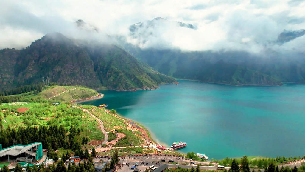 航拍带你欣赏天山天池美景