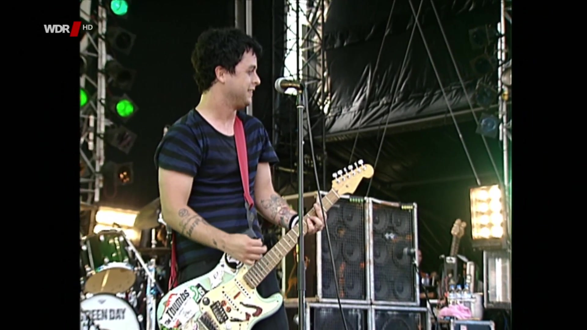 [图]Green Day - When I Come Around (Bizarre Festival 2001)