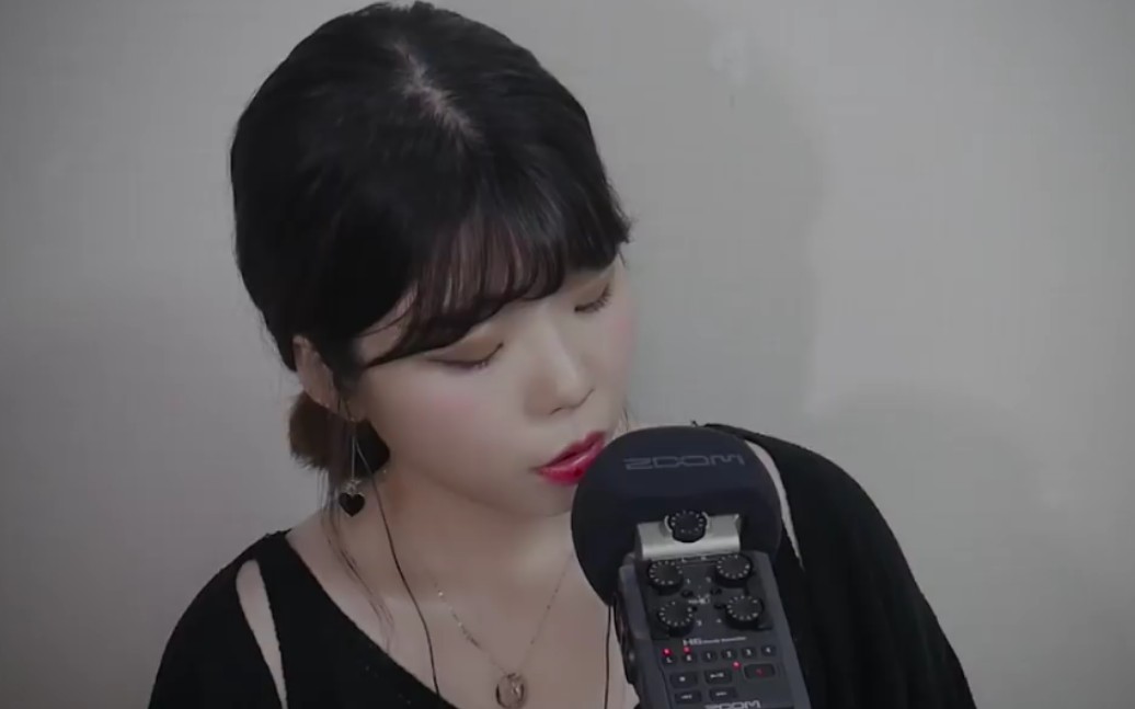 yeonchu解压放松助眠小姐姐低语口腔音哄你睡觉觉