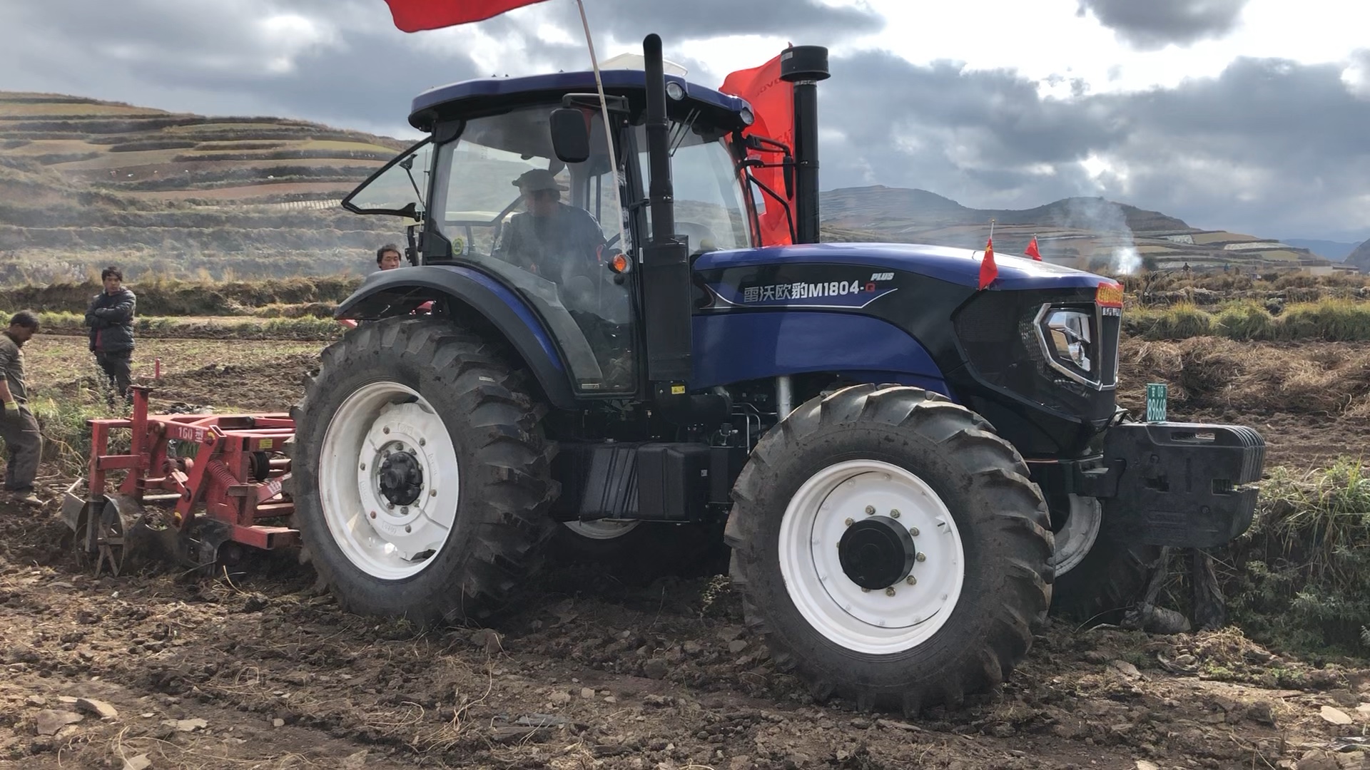 雷沃1804药材收获