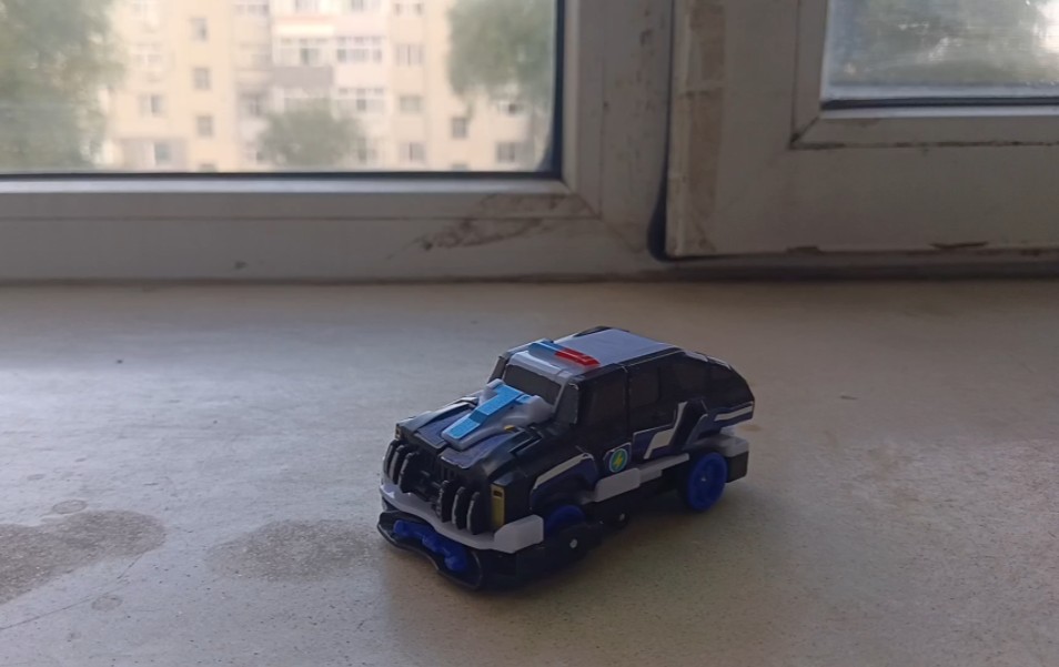 爆裂飞车1代玩具——钢爪战熊